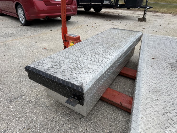 #9132-•-(2)-aluminum-truck-toolboxes-(new-berlin,-wi)-image-4