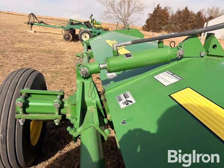 2013-john-deere-520-image-17