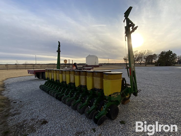 john-deere-7300-image-5