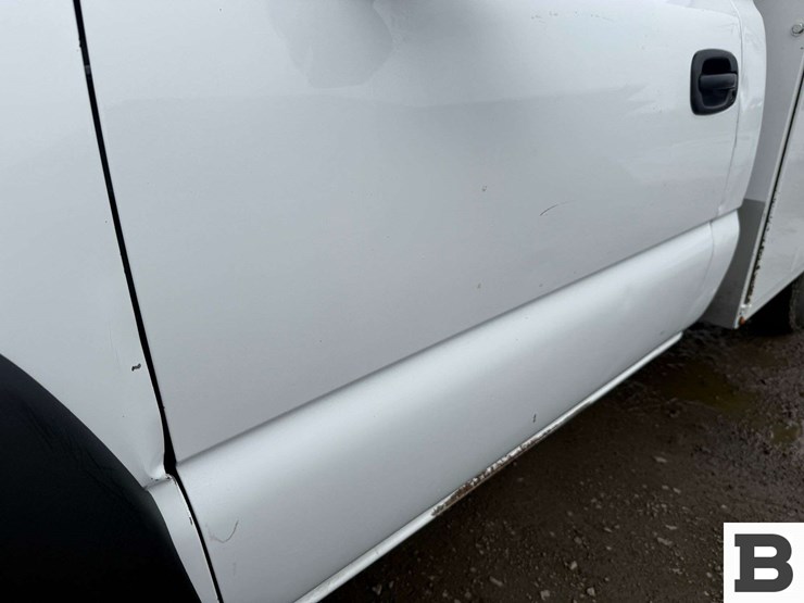 2002-chevrolet-silverado-2500-image-13