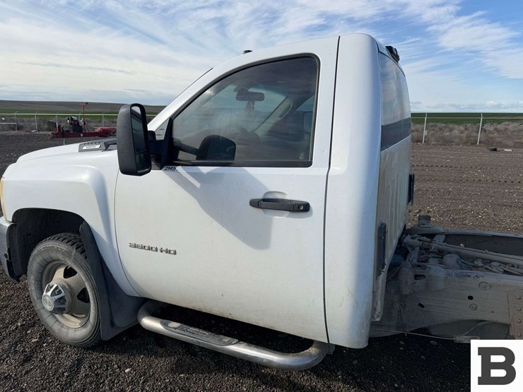 2010-chevrolet-silverado-3500-image-14