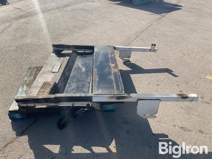 2011-massey-ferguson-730-image-8