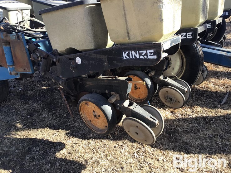 2000-kinze-2000-image-15
