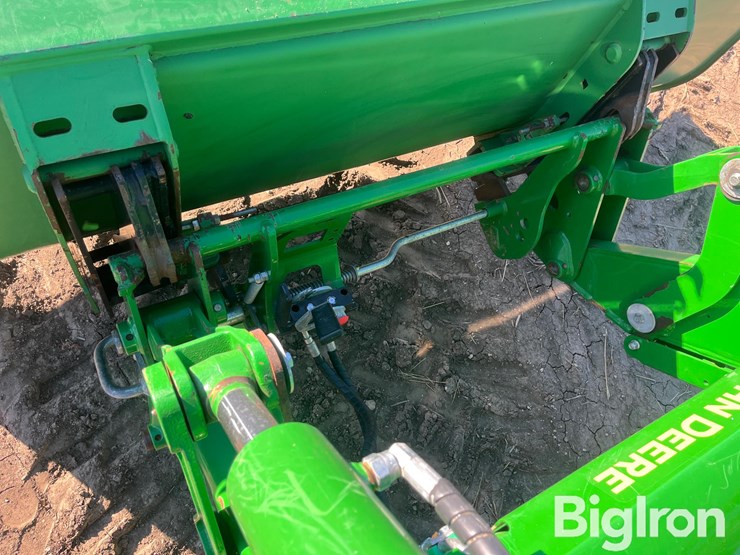 2019-john-deere-6145m-image-16