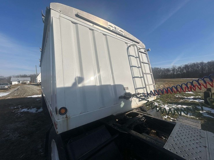 2013-neville-trailer-image-5