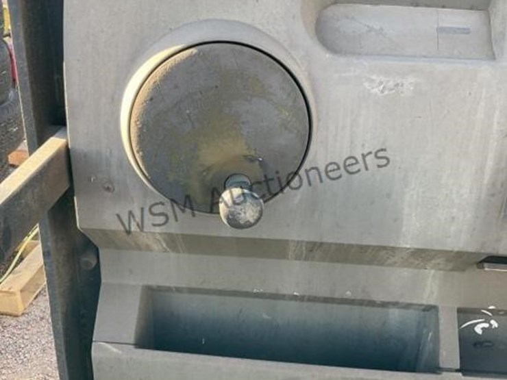 crown-3400-series-electric-order-picker-image-7