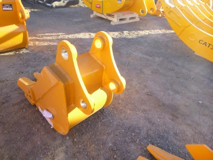 caterpillar-303-image-4