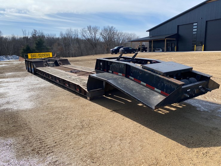 #1100-•-2010-witzco-rg-50-tri-axle-lowboy-semi-trailer-(has-wi-title)-(colfax,-wi)-image-3