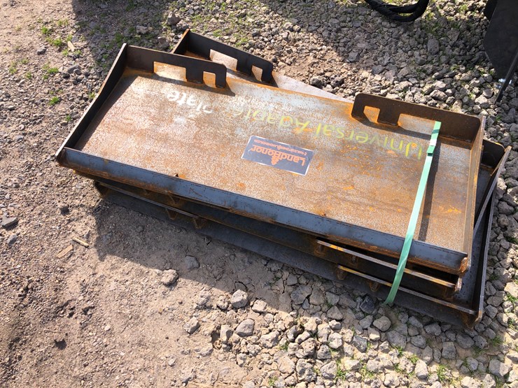 #61-•-(1)-skid-steer-weld-on-mount-plate-image-1