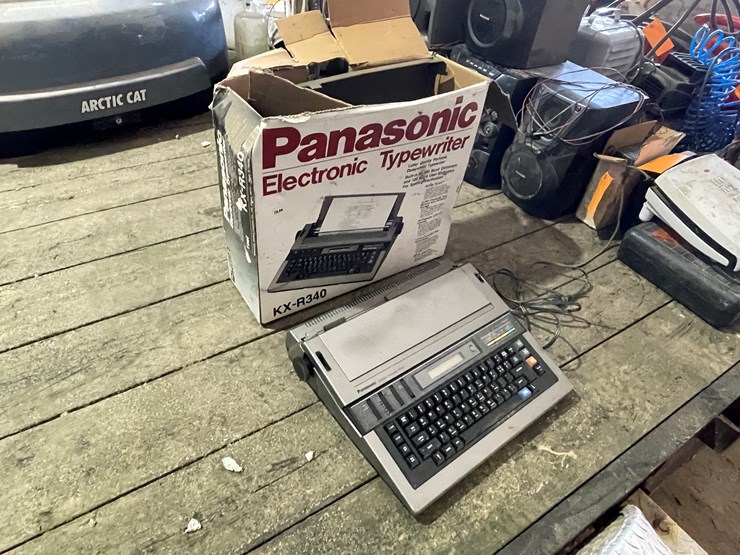 #7220-•-panasonic-electronic-typerwriter-image-2