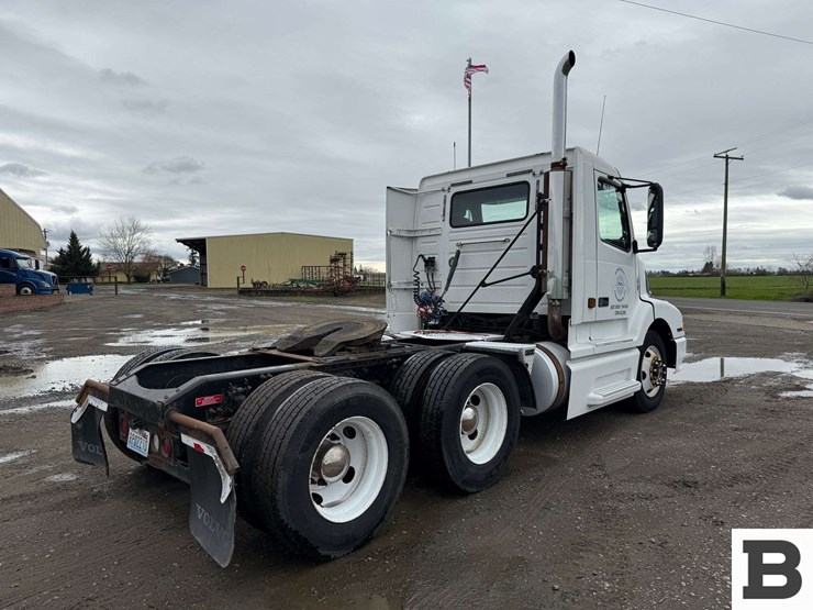 2001-volvo-vnl-tractor-truck---albany,-or-image-5