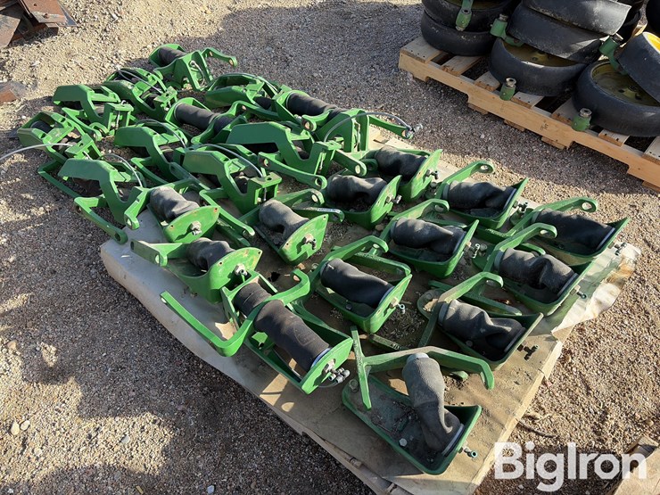 john-deere-24-image-7