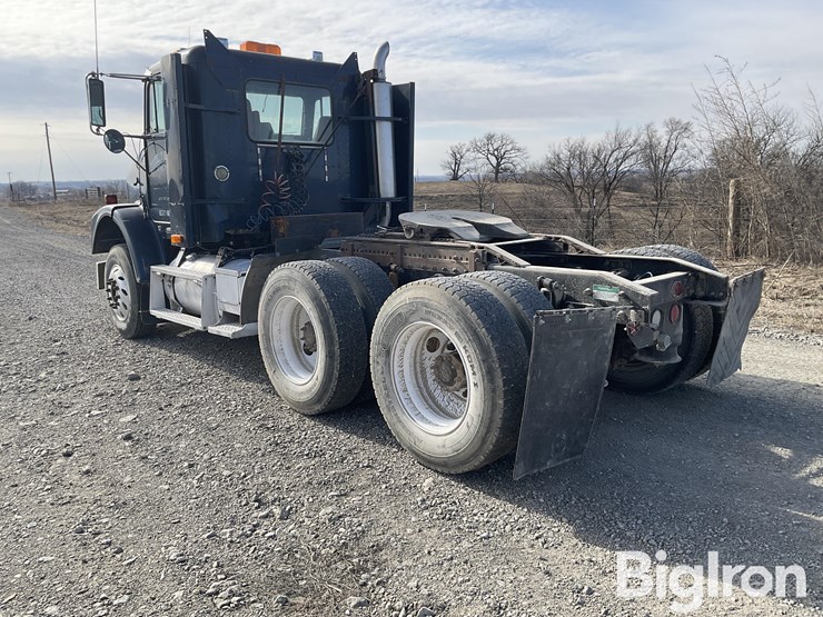 1999-freightliner-fld112-image-7