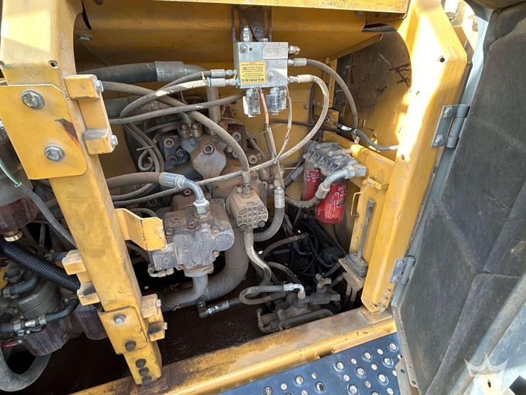 2016-john-deere-470g-hydraulic-excavator-image-10