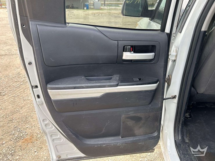 2014-toyota-tundra-image-19