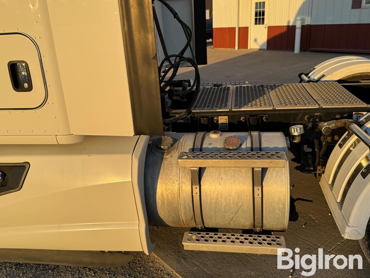 2021-kenworth-t680-image-19