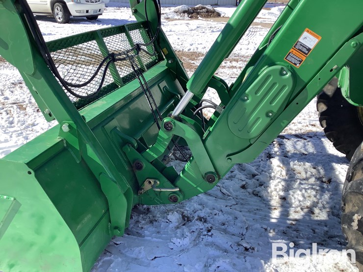 2014-john-deere-6140m-image-13