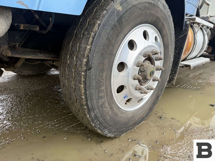 2013-kenworth-t800-image-21