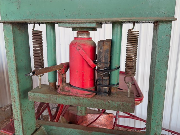 hydraulic-press-image-2