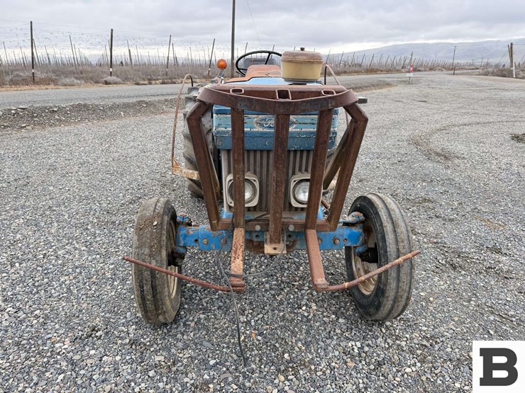 1983-ford-4610-image-10