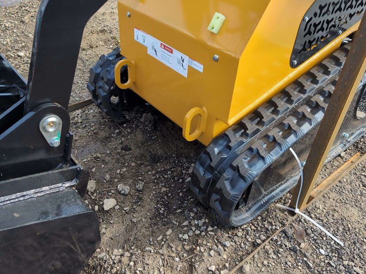 agt-mini-crawler-skid-steer-mx-crt23-*-front-light-bracket-damage-review-photos-image-3