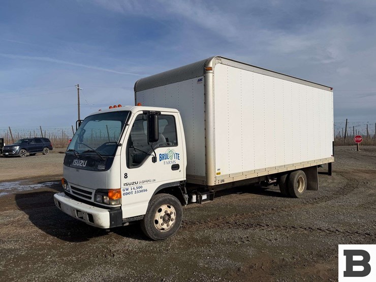 2005-isuzu-npr-image-1