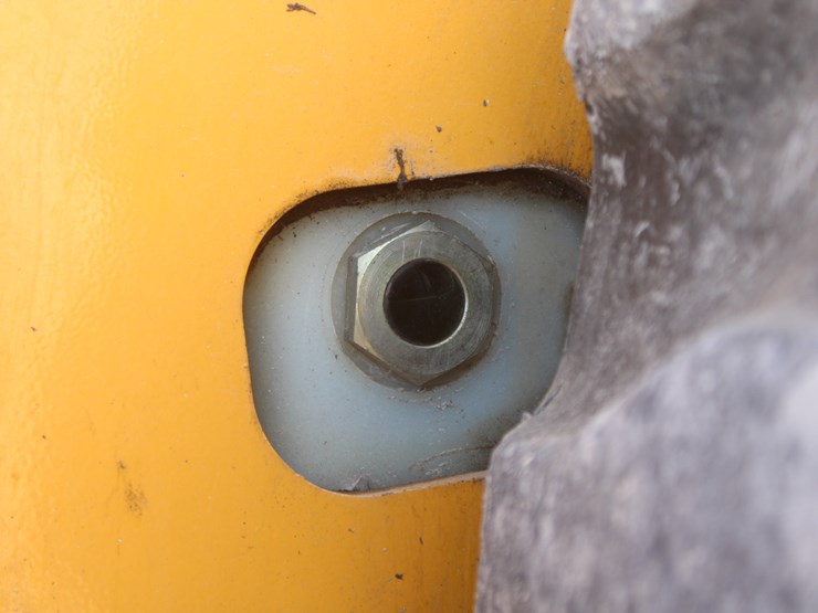 john-deere-325-image-38