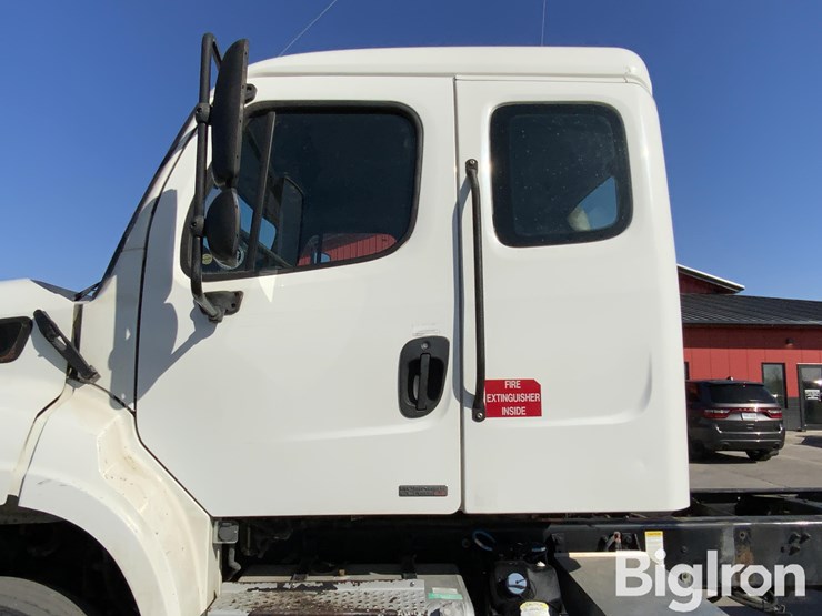 2012-freightliner-m2-106-image-12