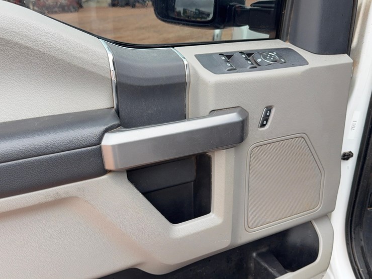 2022-ford-f250-image-17