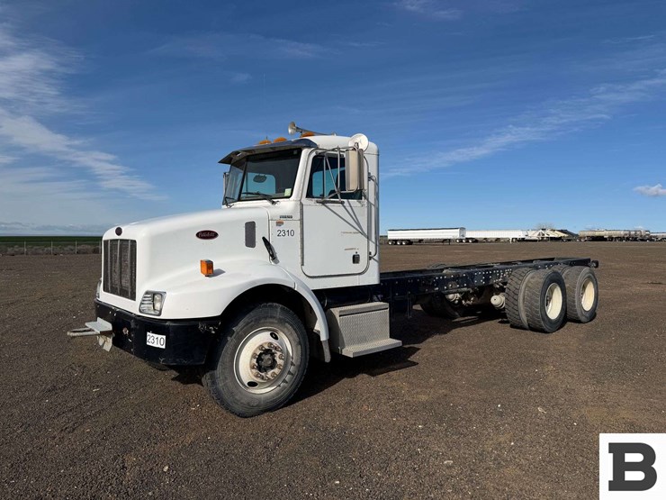2001-peterbilt-330-image-1