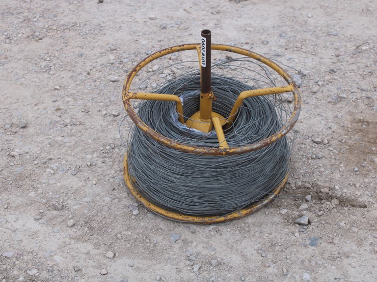 #2090-•-approx-2-miles-of-smooth-wire-on-wire-roller-spool-image-2