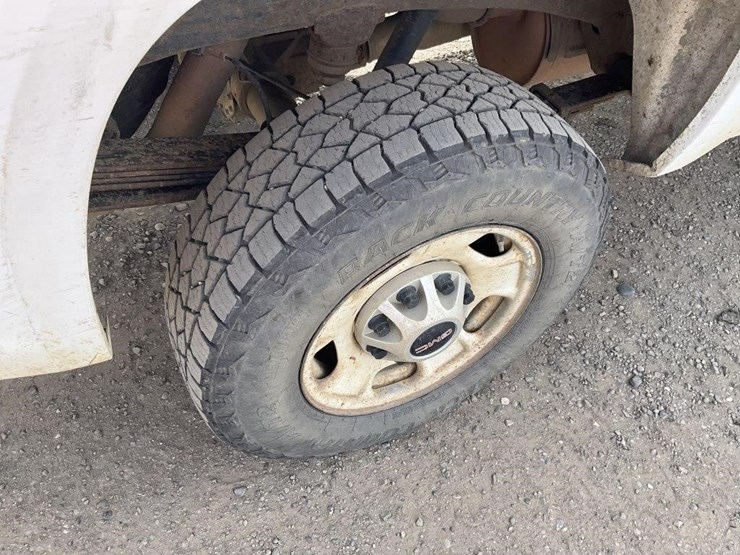 2013-gmc-2500-image-12