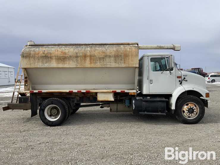 2001-international-8100-image-4