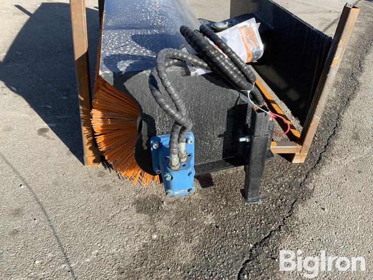 2025-massey-ferguson-730-image-17