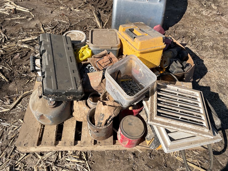 #7411-•-dewalt-battery-powered-tools-(bloomer,-wi)-image-8