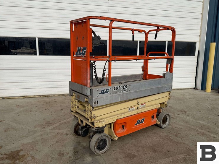 2011-jlg-1930es-image-10