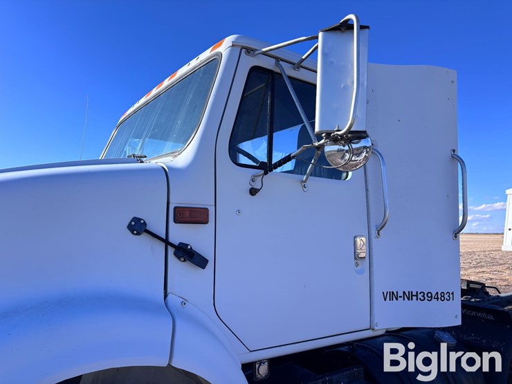 1992-international-8100-image-10