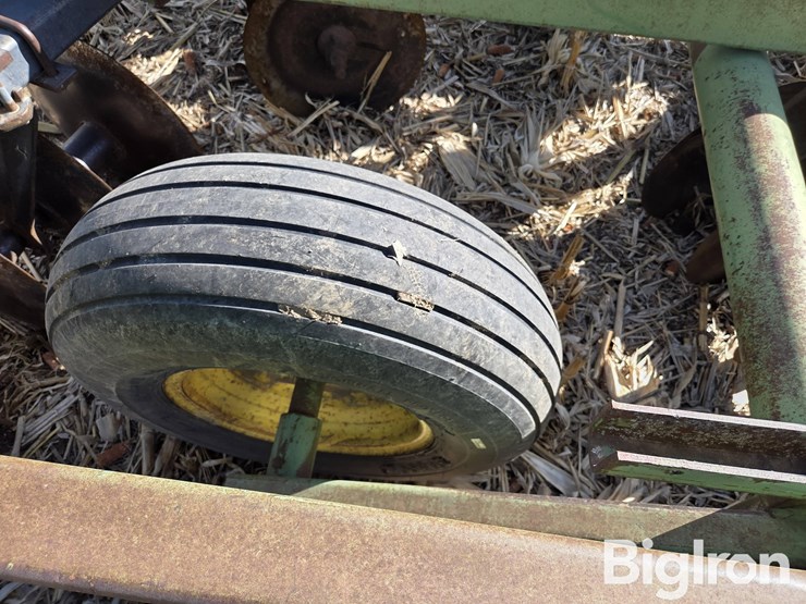 john-deere-230-image-19