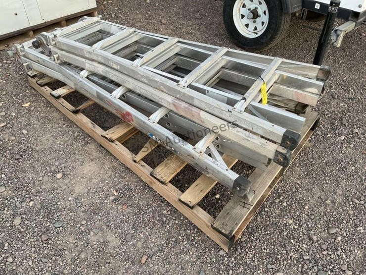 (2)-werner-multipurpose-folding-extension-ladders-image-1