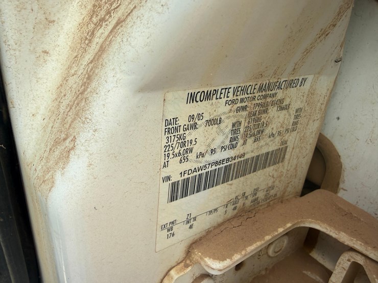 2006-ford-f550-image-39