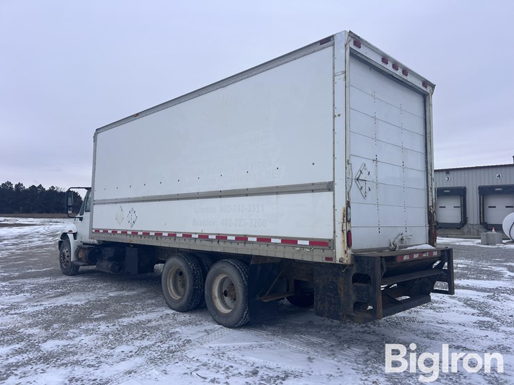 2004-international-durastar-4400-image-7