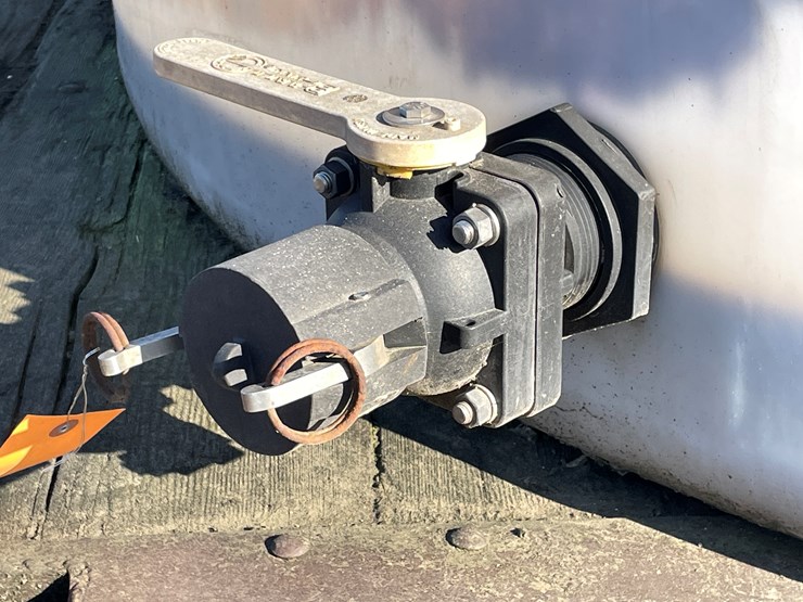 #3527-•-1400-gallon-poly-tank-image-6