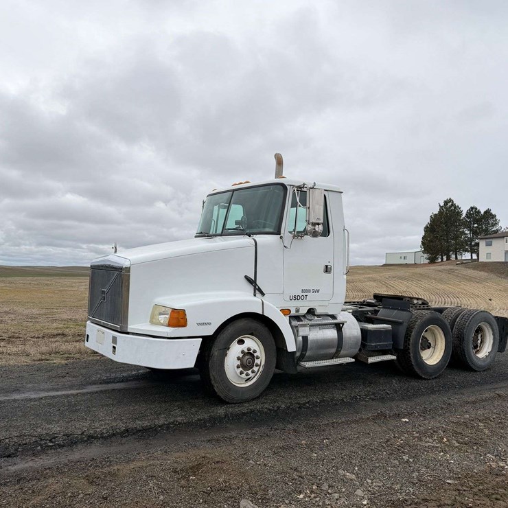 1998 Volvo WCA Tractor Truck - Reardan, WA