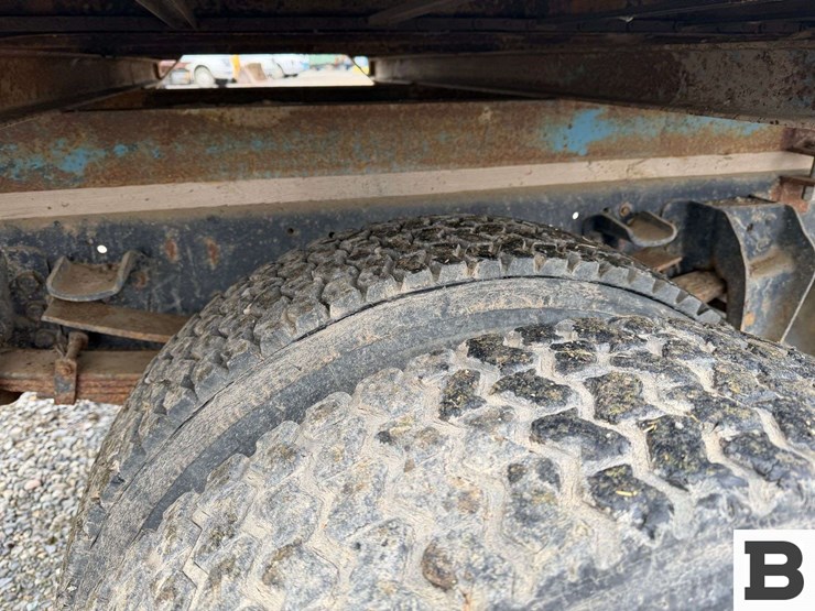 1992-ford-f700-image-23