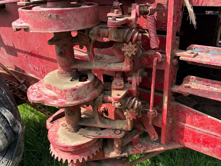 new-holland-super-77-image-3