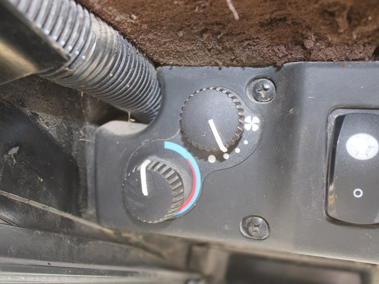 john-deere-325-image-66