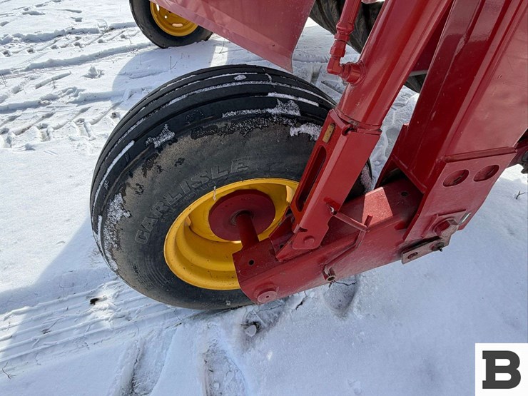 2013-new-holland-h7230-image-21