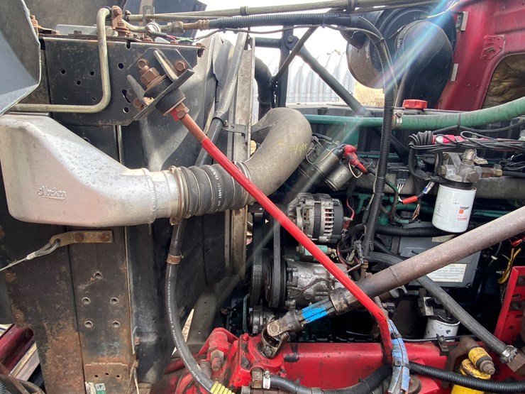 #1152-•-1994-white-gmc-tandem-axle-semi-(has-wi-title)-(non-runner)-(shawano,-wi)-image-40