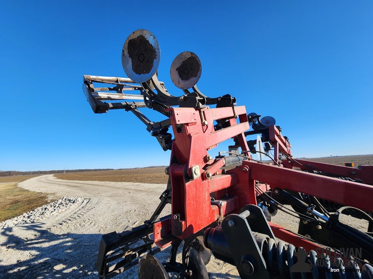 2011-case-ih-870-ecolo-tiger-9-shank-disk-ripper-image-14