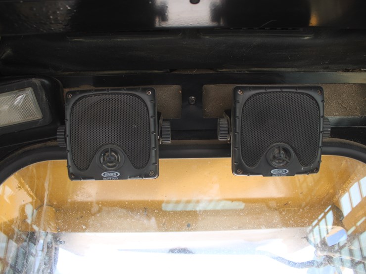 john-deere-325-image-57